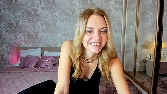 LunaFlinn online show from March 10, 5:00 am