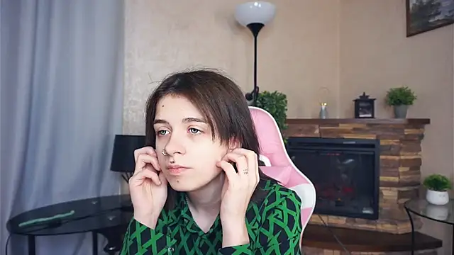 IleanaPishko online show from December 23, 8:07 am