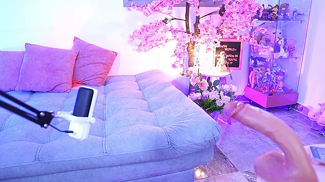 Hayami Lee online show from May 3, 6:50 am