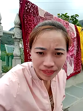 little-effy online show from February 3, 6:22 am