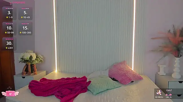 VivianOwen9 online show from March 12, 11:35 am