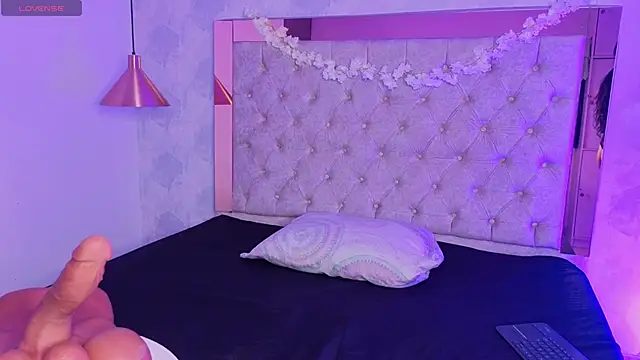 kylie river online show from February 15, 1:54 pm