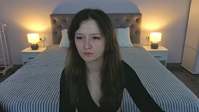 CyrenaLuxe online show from May 1, 5:43 am