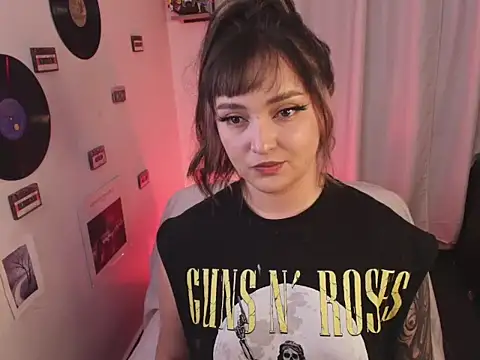 sara cuteeyes online show from June 17, 4:58 am