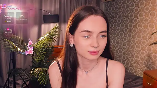 YvonneRobes online show from June 11, 7:38 am