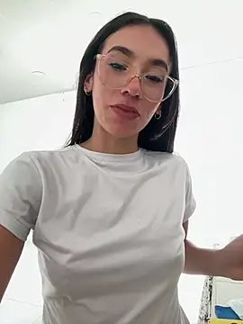 lunaluxury22 online show from July 9, 2:41 pm