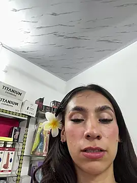lunaluxury22 online show from June 7, 9:54 pm