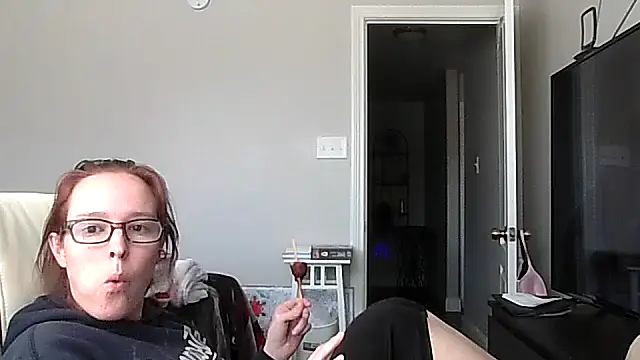 redremmi online show from March 9, 5:16 pm