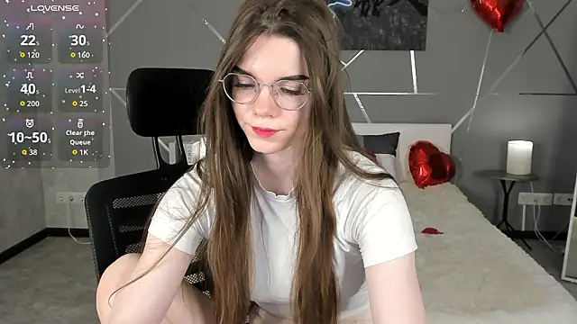 miss  evelyne online show from March 13, 8:04 am