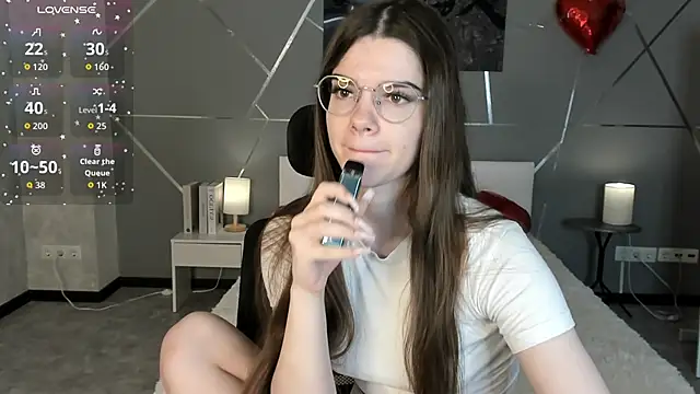 miss  evelyne online show from March 17, 7:23 am