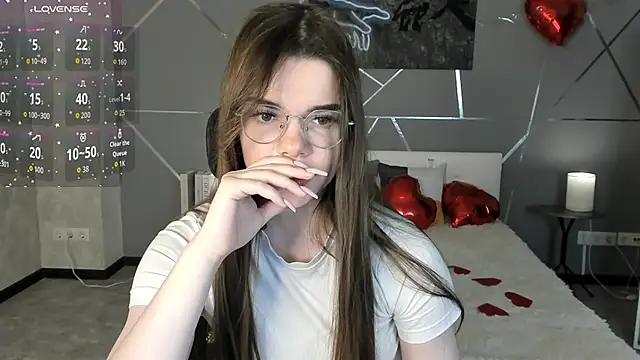 miss  evelyne online show from March 18, 7:24 am