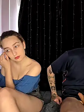 FoxyToxy online show from December 14, 3:23 am