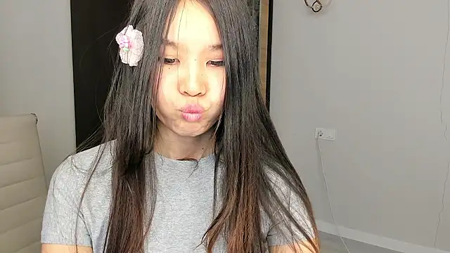 amiya cute online show from February 8, 6:00 pm