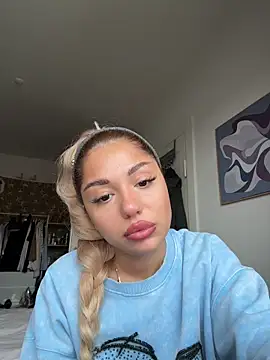 SilkyMira online show from December 15, 10:42 am