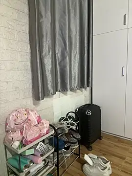 leo-kitty online show from April 29, 3:26 pm