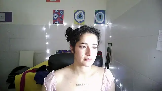 caramel-hotty online show from December 15, 12:49 am