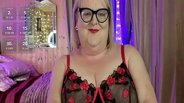 Curvy-Irish-CrystalX online show from March 13, 8:10 pm