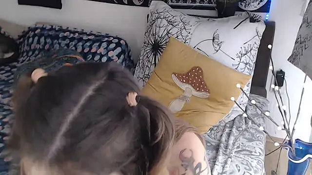 AlienforTwenty online show from March 15, 12:40 pm