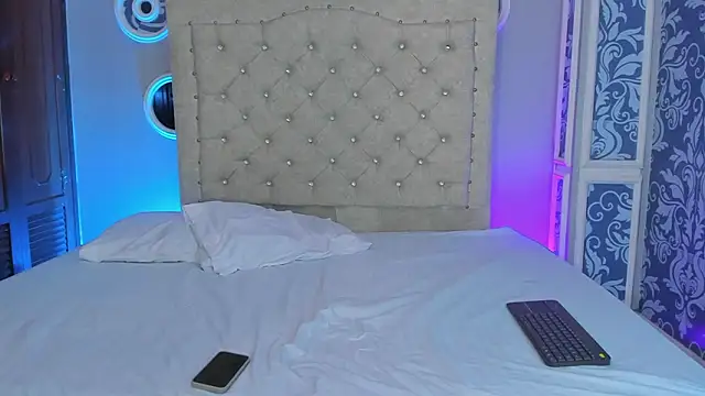 Beele and Evie online show from March 17, 7:29 pm