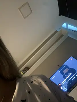 privsloirinha online show from July 12, 8:20 pm