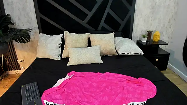 Alanis Garnier  online show from July 23, 12:57 pm
