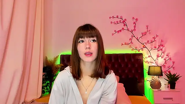 MilanaHotts online show from August 1, 5:20 am