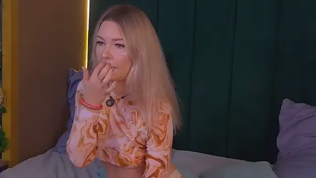 ToriCarter online show from July 16, 3:22 am