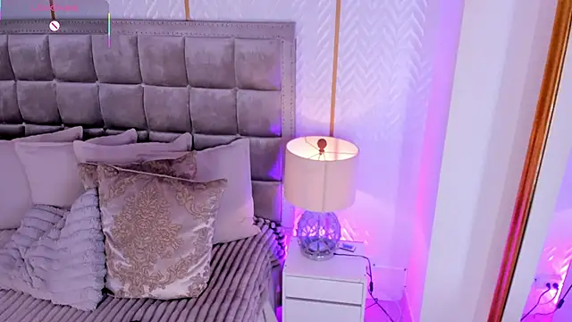 ZaraVesari online show from March 9, 2:15 am