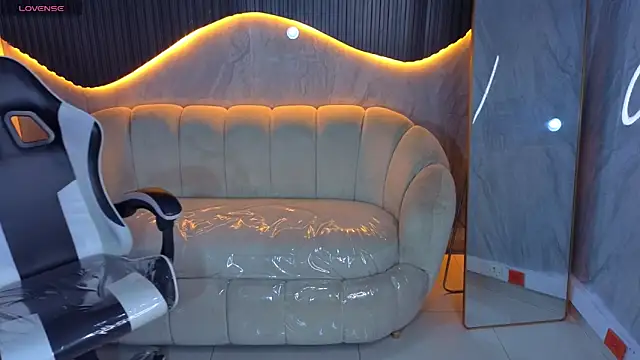 Tifany Tx online show from February 21, 1:01 pm