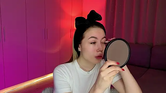 Aurelia Voss online show from March 11, 6:06 am