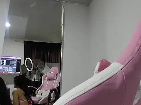 AMELIA LENS online show from December 18, 4:56 pm