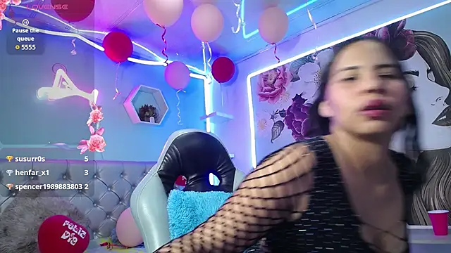 nicol ross19 online show from February 22, 7:09 am