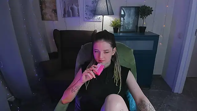 SarahShelby online show from June 20, 10:24 pm