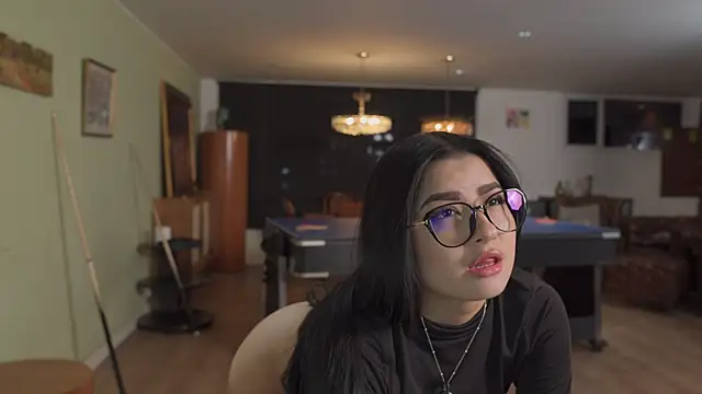 Emilyy05  online show from July 13, 4:02 am