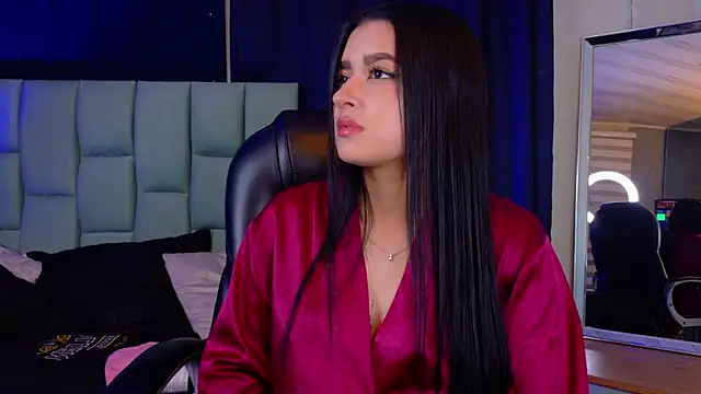 Emilyy05  online show from June 12, 7:49 am