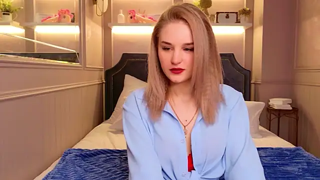 Molly Voss online show from February 2, 3:33 pm