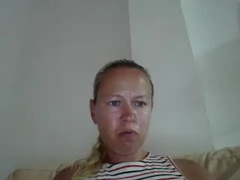 jennyblondeuk online show from June 12, 8:28 pm
