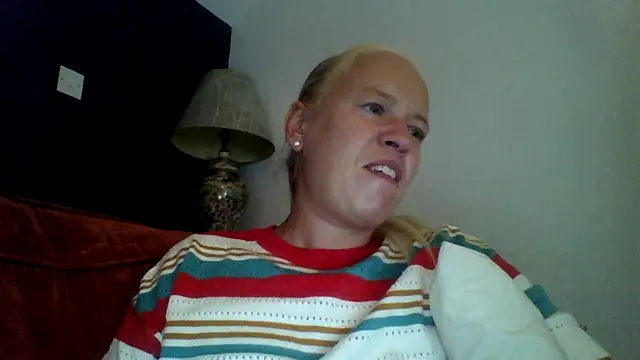 jennyblondeuk online show from July 21, 7:03 pm