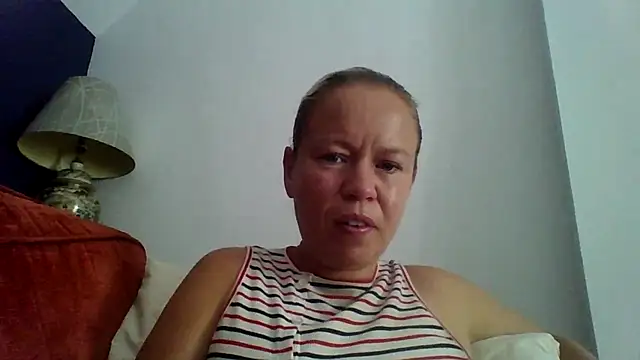 jennyblondeuk online show from July 19, 12:40 pm