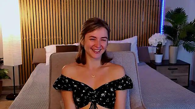 EmeraldGlow online show from July 24, 2:48 pm