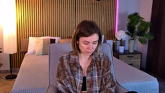 EmeraldGlow online show from May 5, 3:48 pm