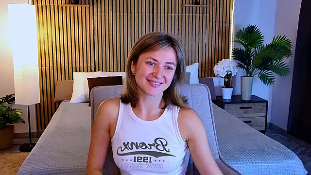 EmeraldGlow online show from July 23, 2:36 pm