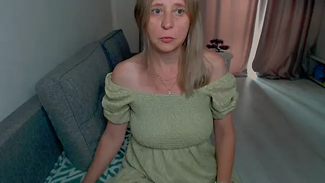 MiLenaMilf online show from July 16, 6:18 am