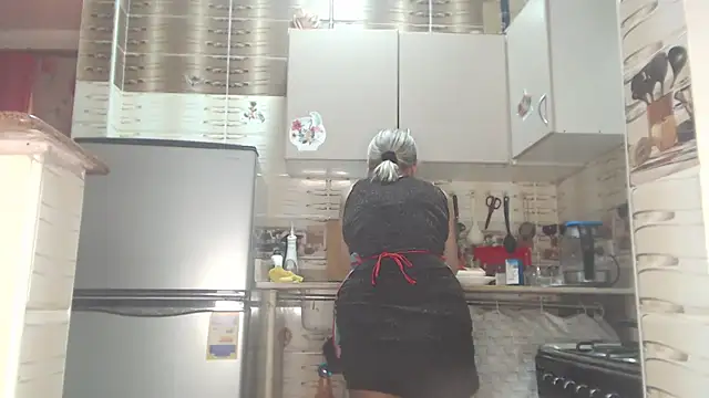RebeccaDarling online show from June 25, 5:12 am