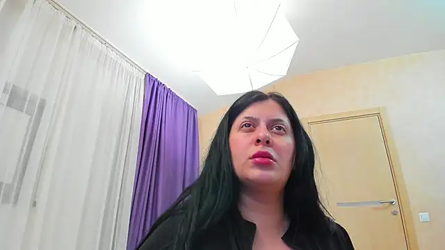 NayaNoirX online show from April 30, 5:40 pm