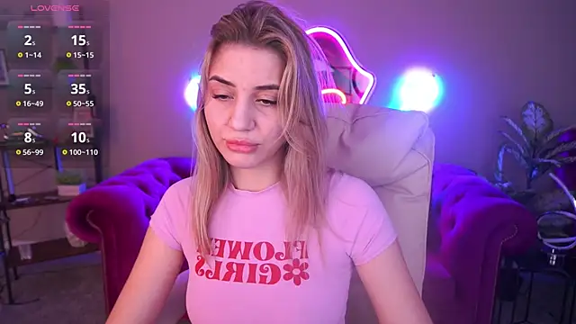 GinnyQueen online show from March 18, 9:25 am