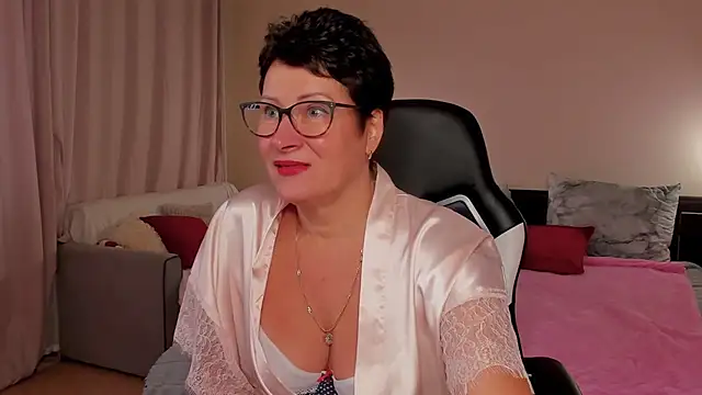 JennyMons online show from July 31, 8:15 am