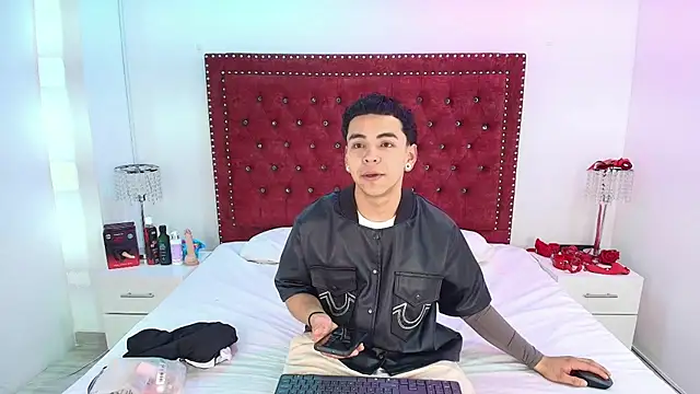 Jaden and sofia online show from July 28, 3:15 am
