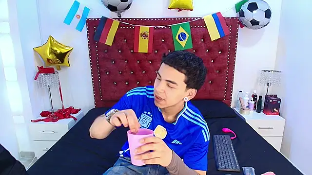 Jaden and sofia online show from July 3, 4:07 am