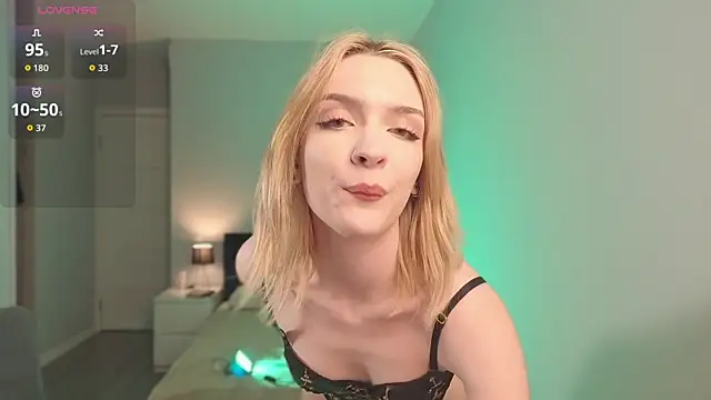 lily moony online show from May 10, 11:51 pm